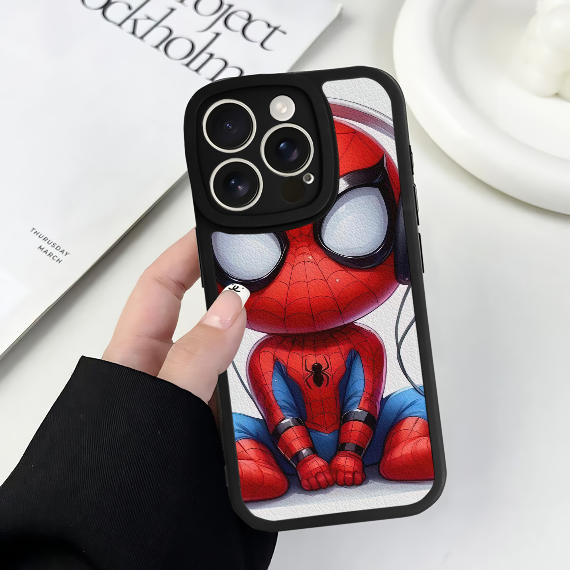 （画像用） Spider Man スパイダーマン 【iPhone 16シリーズ対応】シリコンスマホケース（レザー調） 材質：シリコン